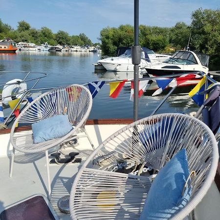 Отель Traditional Boat Thorpe  Экстерьер фото