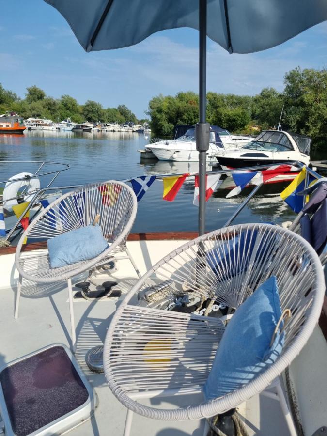 Отель Traditional Boat Thorpe  Экстерьер фото